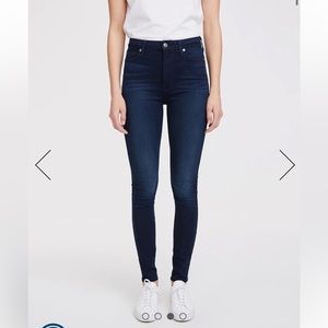 7 for all mankind High Waist Ankle Skinny Jean in dark blue. Size 28